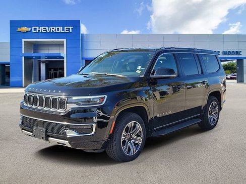 Used 2024 Jeep Wagoneer Series II w/ Flexible Seating Group RWD image 2