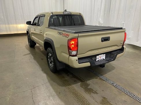 Certified 2017 Toyota Tacoma TRD Off-Road image 5