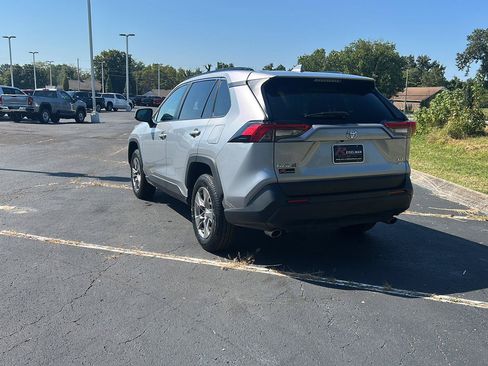Used 2025 Toyota RAV4 XLE AWD/4WD image 4