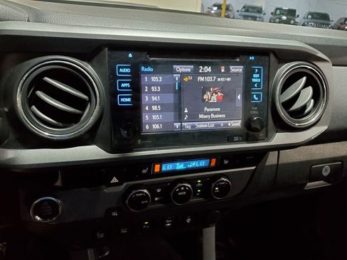 Used 2016 Toyota Tacoma TRD Sport w/ Premium & Technology Package RWD image 29
