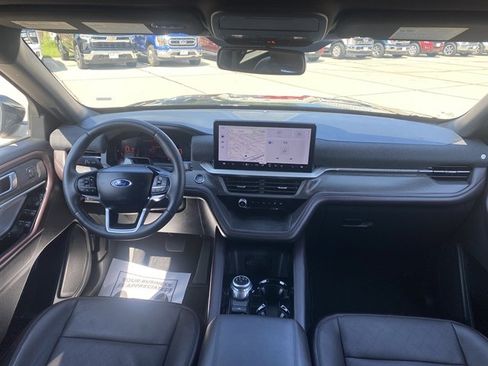 Used 2026 Ford Explorer Platinum AWD/4WD image 10