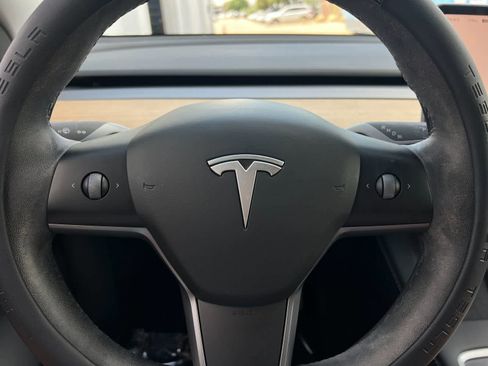 Used 2023 Tesla Model Y Long Range image 24