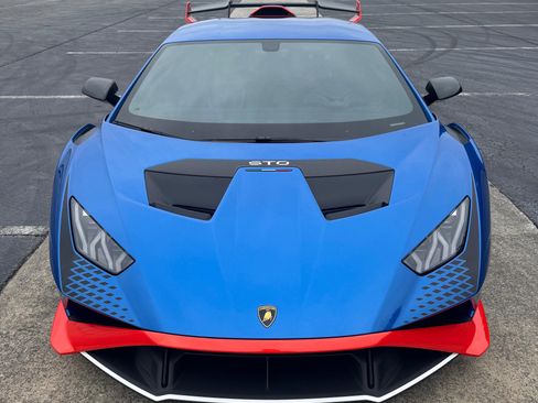 Used 2022 Lamborghini Huracan STO image 4