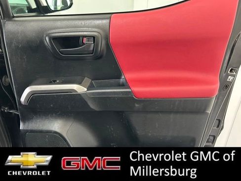 Used 2017 Toyota Tacoma SR5 w/ Tow Package AWD/4WD image 32