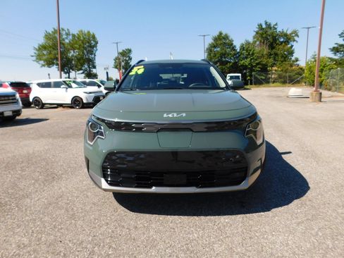 Used 2024 Kia Niro Wind w/ Wind Preserve Package FWD image 3