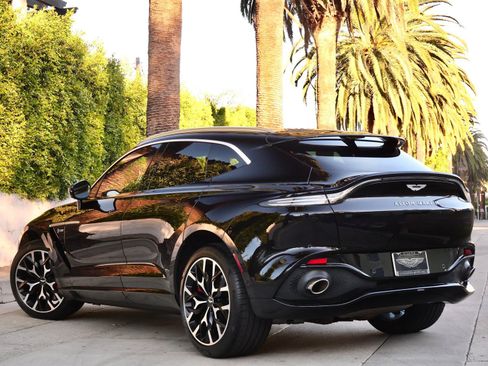 Used 2021 Aston Martin DBX image 2