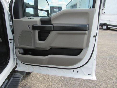 Used 2018 Ford F550 4x4 Regular Cab Super Duty image 11