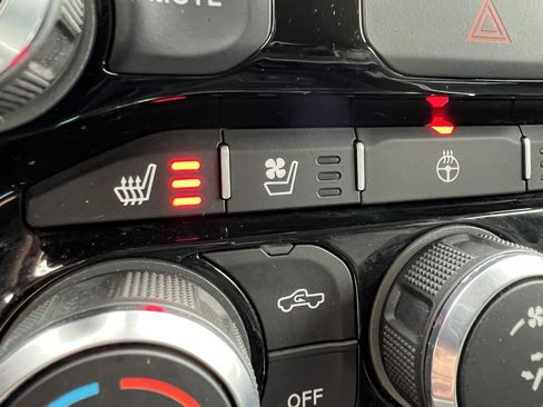 Used 2020 RAM 1500 Laramie AWD/4WD image 33