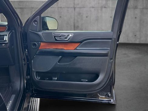 Used 2018 Lincoln Navigator L Reserve image 21