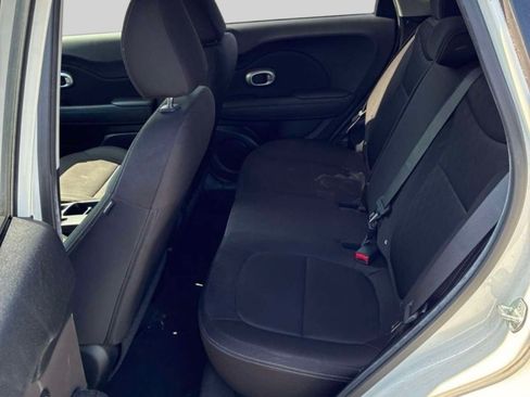 Used 2016 Kia Soul FWD image 3