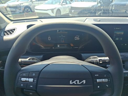 New 2026 Kia K4 FWD image 13