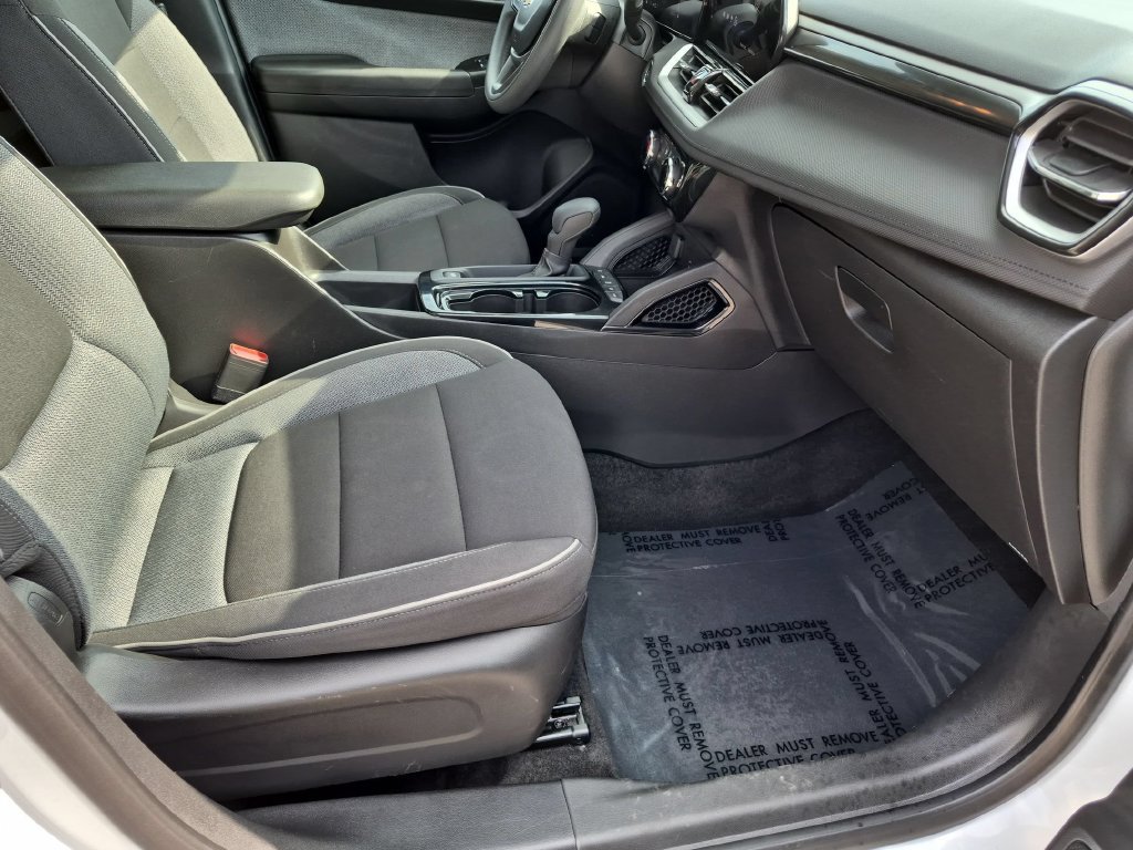 Used 2025 Chevrolet TrailBlazer LT AWD/4WD image 29