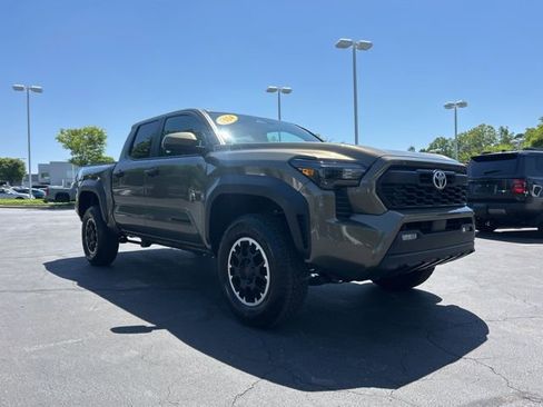 Used 2024 Toyota Tacoma TRD Off-Road AWD/4WD image 4