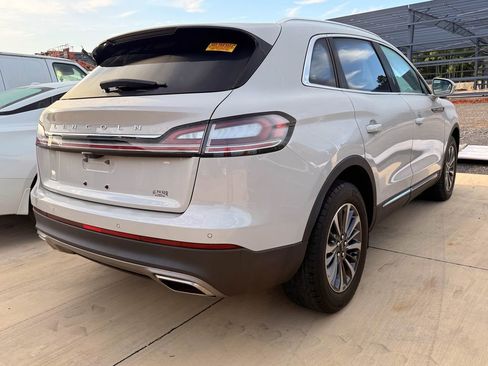 Used 2023 Lincoln Nautilus FWD image 3