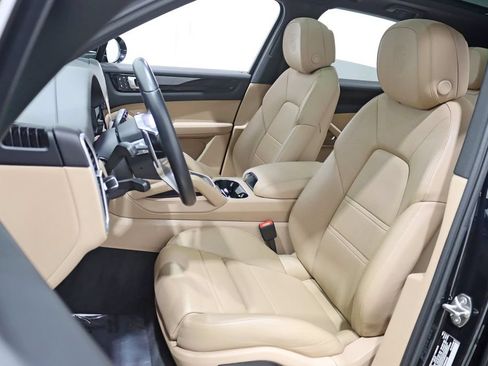 Used 2023 Porsche Cayenne AWD/4WD image 25