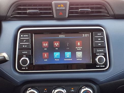 Used 2023 Nissan Versa SV image 14