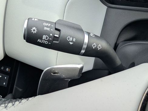 Used 2025 Land Rover Range Rover Velar S image 32