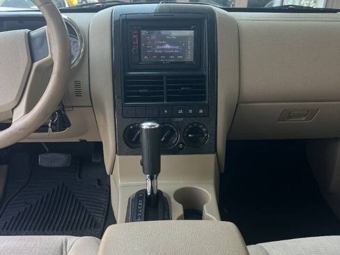 Used 2007 Ford Explorer Sport Trac XLT AWD/4WD image 10