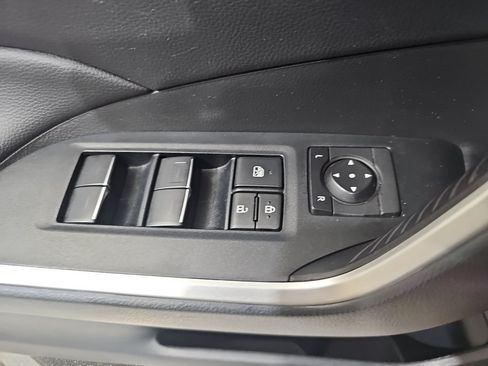 Used 2025 Toyota RAV4 XLE AWD/4WD image 30