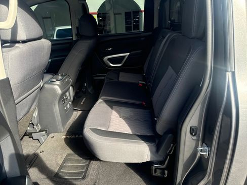 Used 2024 Nissan Titan SV w/ SV Convenience Package image 25