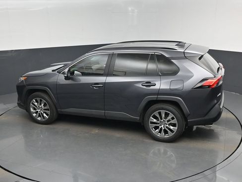 Used 2020 Toyota RAV4 XLE Premium image 39