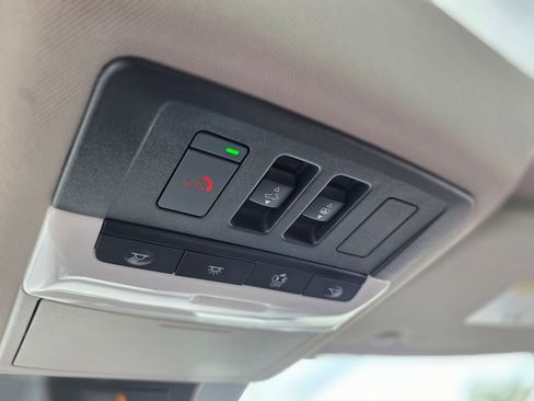 Used 2024 Nissan Rogue SV w/ SV Premium Package image 29