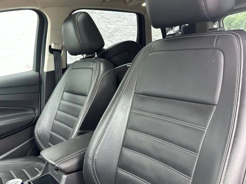 Used 2017 Ford Escape SE w/ SE Leather Comfort Package AWD/4WD image 6
