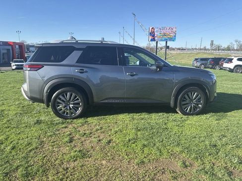 Used 2025 Nissan Pathfinder SL w/ SL Premium Package AWD/4WD image 5