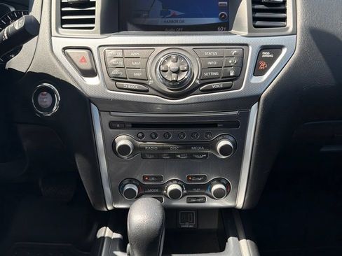 Used 2019 Nissan Pathfinder SL FWD image 17