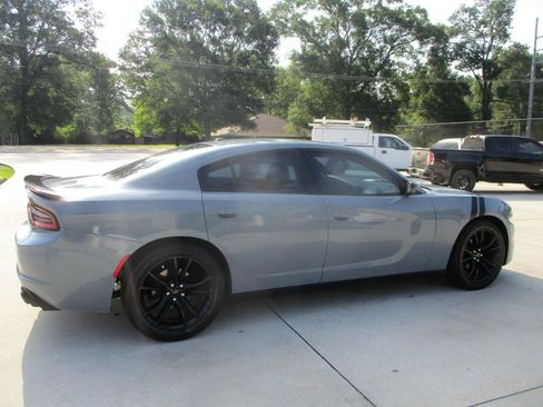 Used 2018 Dodge Charger SXT w/ Blacktop Package RWD image 8