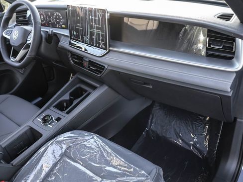 New 2026 Volkswagen Tiguan SE R-Line image 39