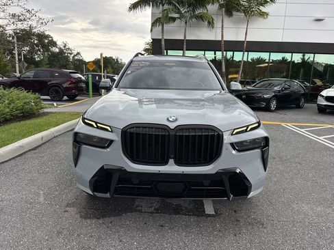 Used 2023 BMW X7 xDrive40i w/ M Sport Package AWD/4WD image 8