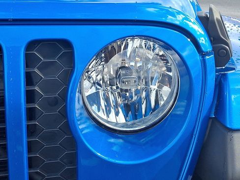 Certified 2023 Jeep Gladiator Sport image 9