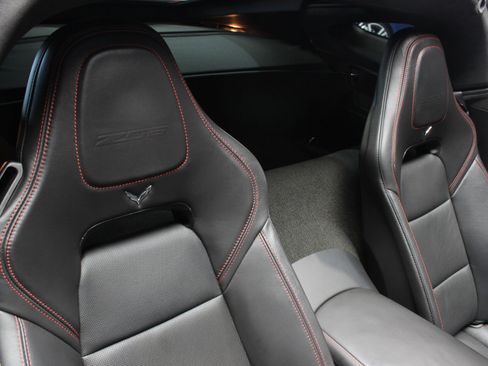 Used 2016 Chevrolet Corvette Z06 w/ 3LZ Preferred Equipment Group image 40