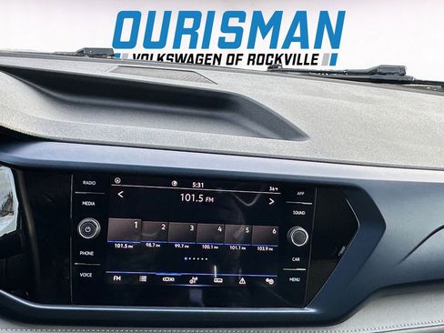 Used 2024 Volkswagen Taos SE image 14