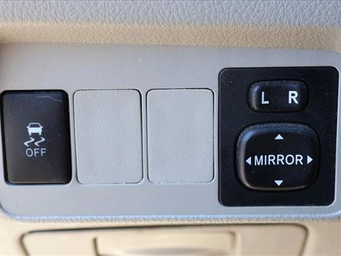 Used 2012 Toyota Corolla LE FWD image 15