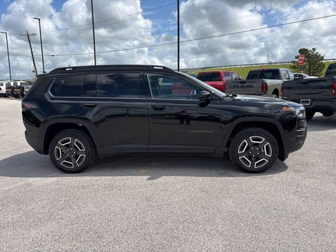 New 2026 Jeep Cherokee Laredo image 7