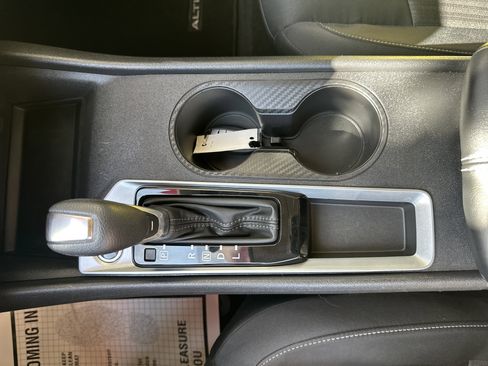 Used 2025 Nissan Altima 2.5 SV FWD image 30