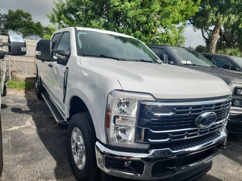 New 2026 Ford F250 XLT w/ FX4 Off-Road Package AWD/4WD image 2