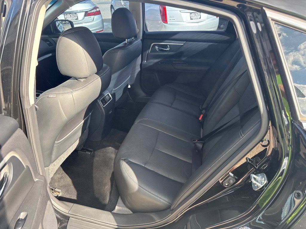Used 2017 Nissan Altima 3.5 SL w/ 3.5SL Technology Package FWD image 12