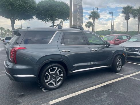 Used 2023 Hyundai Palisade Limited FWD image 3