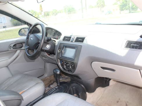 Used 2005 Ford Focus S FWD image 24