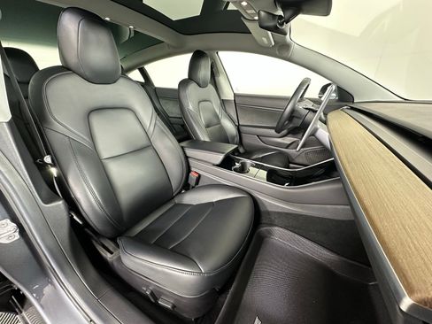 Used 2019 Tesla Model 3 Long Range image 9