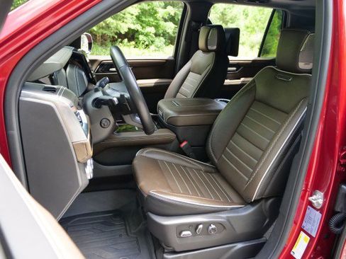 Used 2025 GMC Yukon Denali Ultimate AWD/4WD image 31