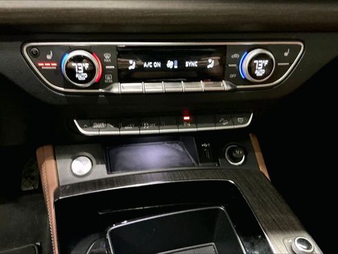 Used 2022 Audi Q5 e Premium Plus w/ Premium Plus Package image 33