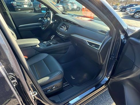 Used 2023 Cadillac XT4 Premium Luxury w/ Enhanced Visibility Package image 19