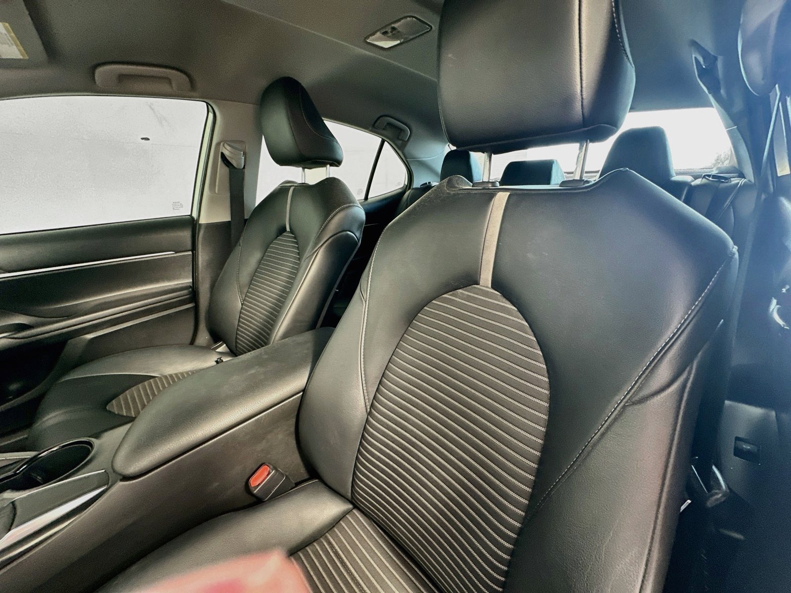 Used 2020 Toyota Camry SE FWD image 17