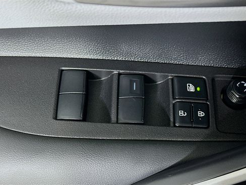 Used 2025 Toyota Corolla SE image 14