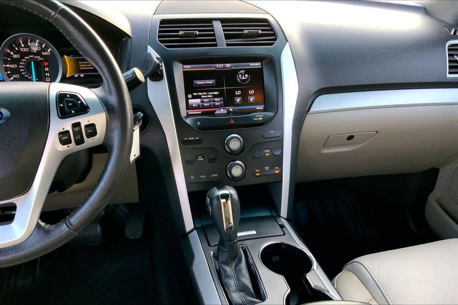Used 2015 Ford Explorer XLT w/ Equipment Group 202B FWD image 7