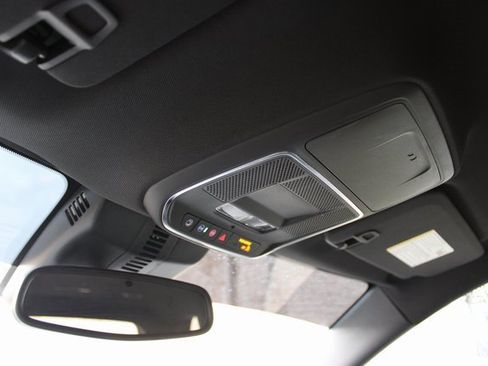 Used 2025 GMC Acadia Denali image 29